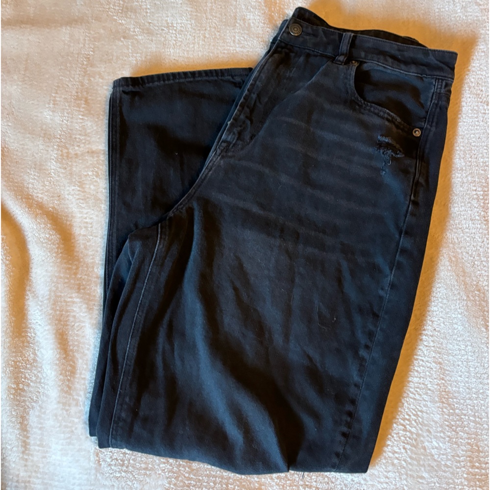 American Eagle Straight Leg Distressed Jeans